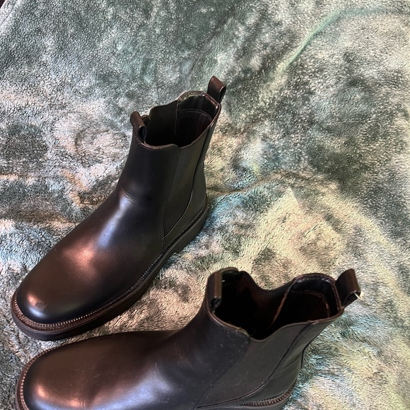 Nice winter boot narrow black slip on size 10 worn twice - Picture 5 of 5